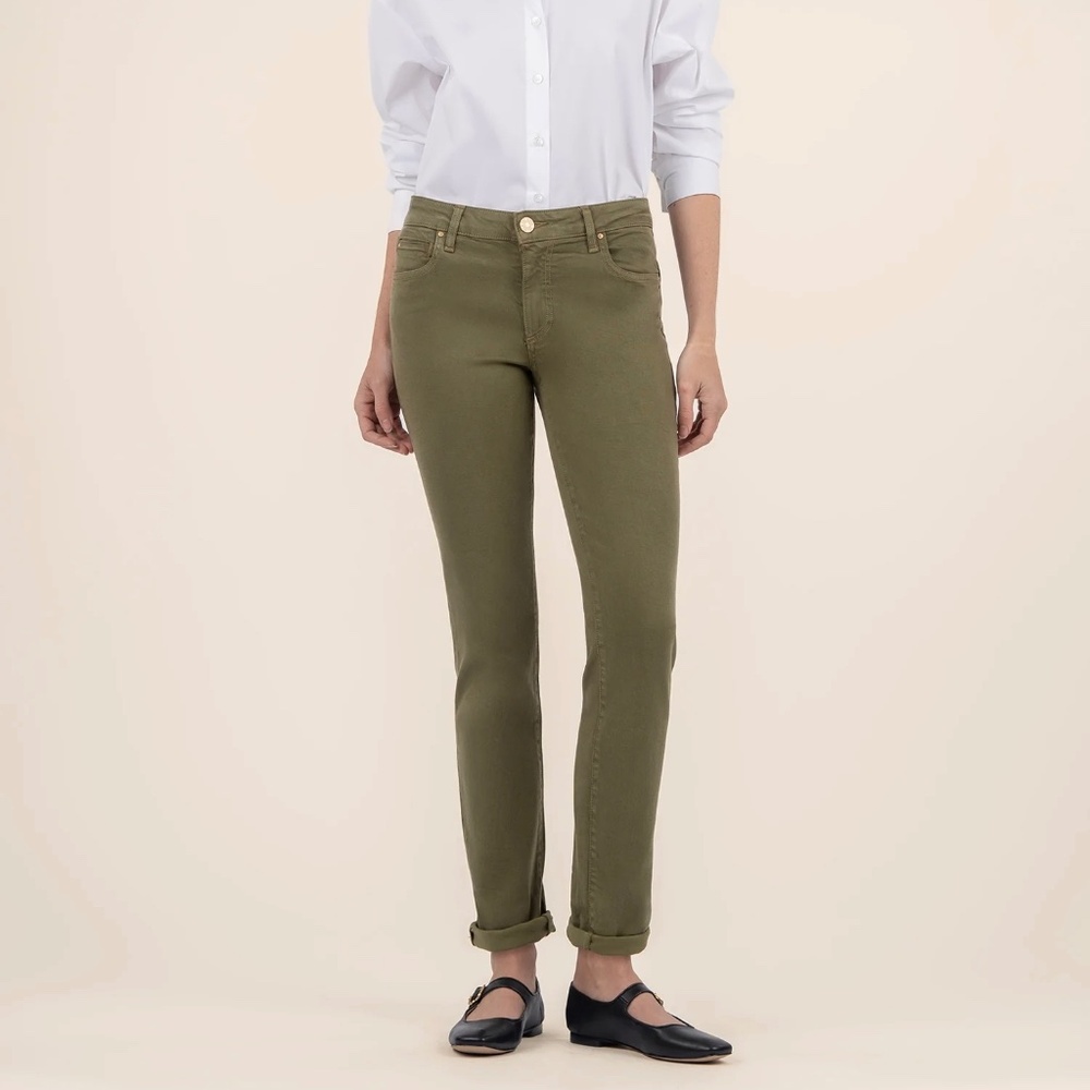 KUT from the Kloth Catherine Boyfriend Jeans in Pear Color Size 2